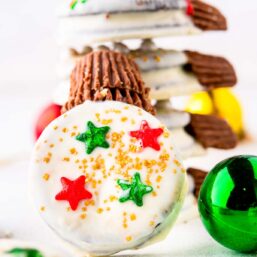 Oreo ornament cookie leaning against stack of cookies