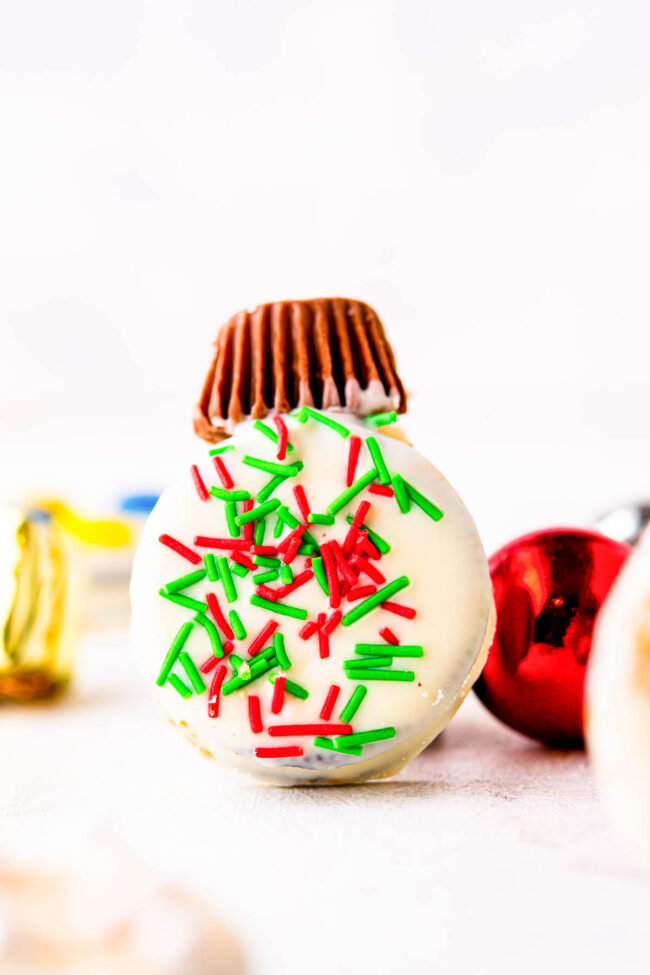 christmas-oreo-ornament-cookies-easy-cookie-recipes